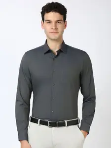 Peter England Men Spread Collar Solid Cotton Slim Fit Formal Shirt