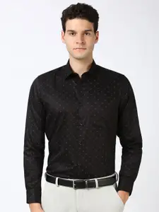 Peter England Men Spread Collar Geometric Printed Cotton Slim Fit Formal Shirt