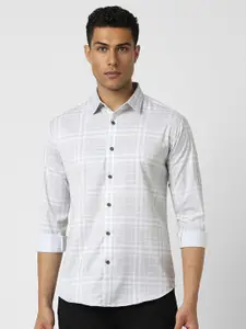 V Dot Men Spread Collar Checked Slim Fit Casual Shirt