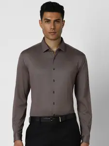 Van Heusen Men Spread Collar Solid Cotton Slim Fit Formal Shirt