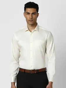 Van Heusen Men Spread Collar Solid Cotton Slim Fit Formal Shirt
