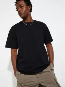max URB_N Men Relaxed Fit Solid T-shirt