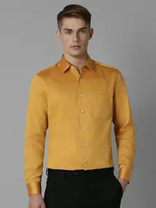 Louis Philippe Men Spread Collar Solid Cotton Slim Fit Formal Shirt