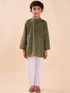 Sangria Boys Ethnic Motifs Printed Mandarin Collar Pure Cotton Kurta With Trousers