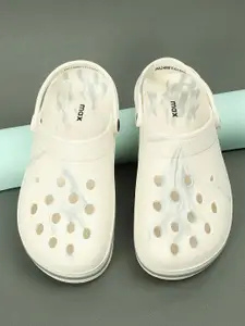 max Men Printed Plastic Clogs