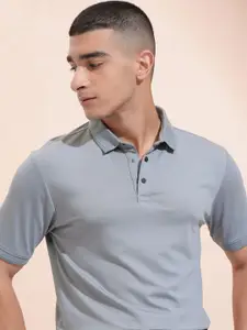 HIGHLANDER Men Solid Polo Collar T-shirt