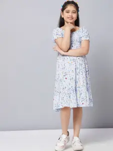 Stylo Bug Girls Floral Printed Square Neck Puff Slevees Fit & Flared Knee Length Dress