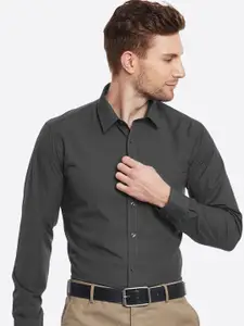 English Navy Men Spread Collar Solid Slim Fit Formal Shirt