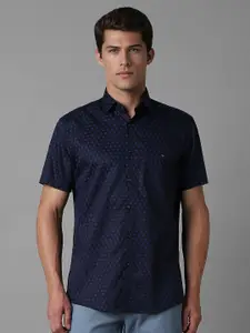 Louis Philippe Sport Men Spread Collar Geometric Printed Cotton Slim Fit Casual Shirt