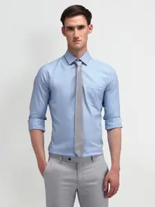 Arrow Men Comfort Spread Collar Textured Cotton Slim Fit Formal Shirt