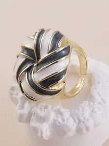SOHI The Candy Swirl Gold-Plated Adjustable Statement Finger Ring