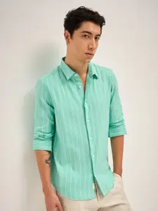 THE BEAR HOUSE Men Vertical Striped Cotton Slim Fit Casual Shirt