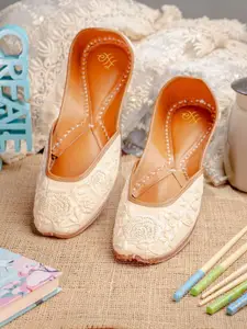 House of Pataudi Women Emboidered Leather Mojaris