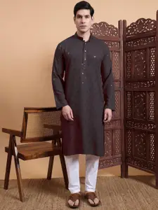 House of Pataudi Kesariya Floral Embroidered Mandarin Collar Thread Work Straight Kurta