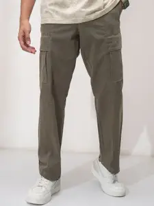 HIGHLANDER Men Straight Fit Cargos Trousers