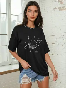 AAHWAN Women Printed Pockets T-shirt