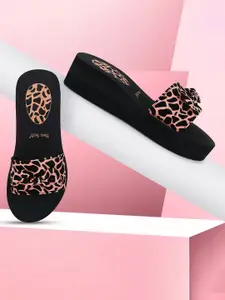 TWO SOFT Women Printed Thong Flip-Flops