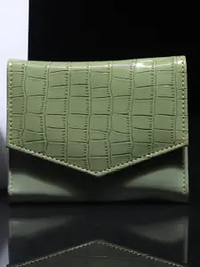 TnW Women Checked Quilted Three Fold Wallet