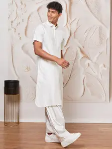 VASTRAMAY Men Embroidered Regular Sequinned Kurta with Patiala