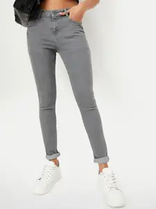 max Women Slim Fit Mid-Rise Slash Knee Jeans