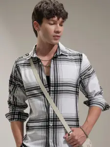 HIGHLANDER Men Comfort Slim Fit Opaque Checked Casual Shirt