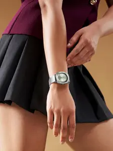 Fastrack Stunners X Special Edition Women Bracelet Style Straps Analogue Watch 68043SM01