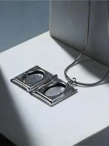 SALTY Stainless Steel Quirky Quasar Openable Silver Pendant Chain