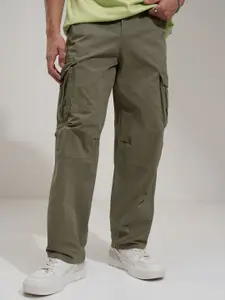HIGHLANDER Men Comfort Loose Fit Mid-Rise Cotton Cargos Trouser
