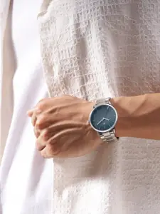 Fastrack Men Dial & Stainless Steel Bracelet Style Straps Analogue Watch 38159SM02