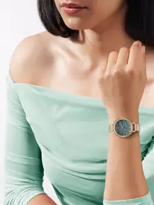 Fastrack Women Stainless Steel Bracelet Style Straps Analogue Watch 68048WM01