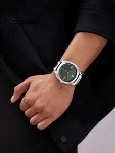 Fastrack Men Dial & Stainless Steel Bracelet Style Straps Analogue Watch 38161SM01