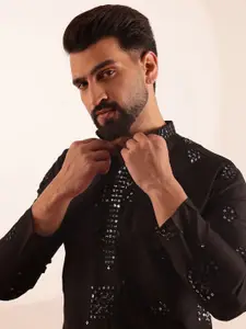 SOJANYA Men Embroidered Mirror Work Kurta