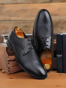 INVICTUS Men Textured Leather Formal Derbys