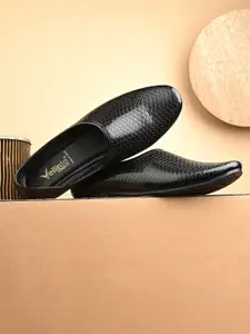 Vellinto Men Textured Mojaris