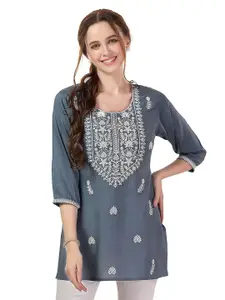 Meher Impex Floral Embroidered Chikankari Chikankari Kurti