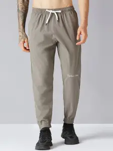 AESTHETIC NATION Men Relaxed-Fit Mid-Rise Joggers