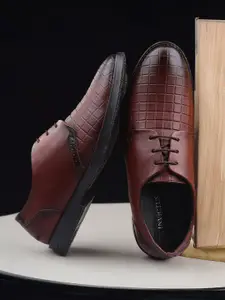 INVICTUS Men Textured Leather Formal Derbys