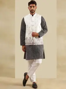 SOJANYA Men Floral Embroidered Kurta with Pyjama