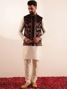 SOJANYA Men Regular Dupion Silk Kurta with Pyjamas