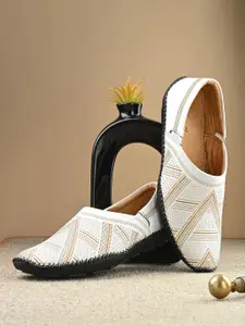 Vellinto Men Textured Regular Round Toe Mojaris