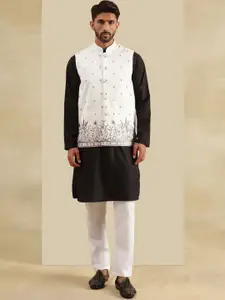 SOJANYA Men Embroidered Kurta Pyjamas With Nehru jacket