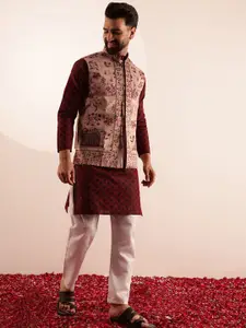 SOJANYA Men Printed Straight Kurta with Pyjamas With Nehru Jacket