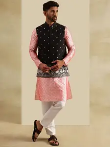 SOJANYA Men Floral Embroidered Kurta with Pyjama