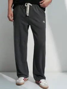 HIGHLANDER Men Straight Fit Trousers