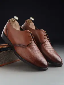 INVICTUS Men Textured Leather Formal Derbys