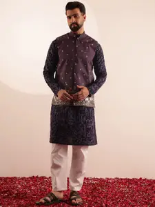 SOJANYA Men Floral Embroidered Kurta with Pyjama