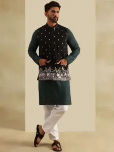 SOJANYA Men Floral Embroidered Cotton Kurta with Pyjama