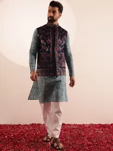 SOJANYA Men Floral Printed Kurta with Pyjama