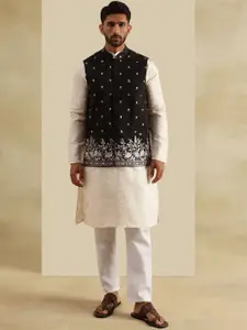 SOJANYA Men Embroidered Regular Kurta with Pyjamas With Nehru Jacket