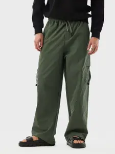 Snitch Men Dark Green Mid-Rise Loose Fit Cargos Trousers